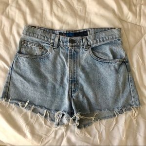 Vintage High Waisted Levi’s Shorts - Silvertab